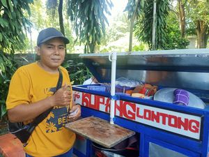 Lontong Kupang Sate Kerang Khas Surabaya Laris Manis di Denpasar Lontong Kupang Sate Kerang Khas Surabaya Laris Manis di Denpasar