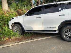Mobil Dinas Wakil Bupati Mukomuko Bengkulu Kecelakaan! Mobil Dinas Wakil Bupati Mukomuko Bengkulu Kecelakaan!