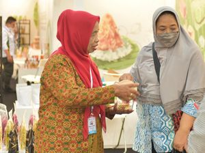 Bermodal Rp 500 Ribu, Wanita 63 Tahun Ini Sukses Jadi Pengusaha Keripik Bermodal Rp 500 Ribu, Wanita 63 Tahun Ini Sukses Jadi Pengusaha Keripik