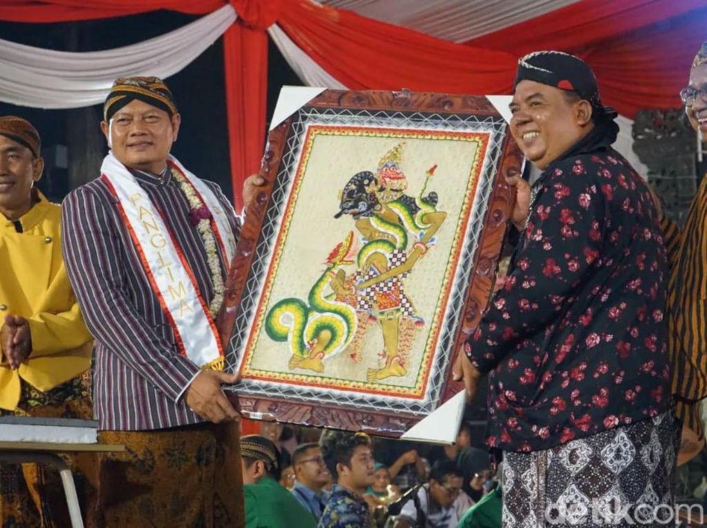 Pulang ke Madiun, Laksamana Yudo Margono Dikukuhkan Jadi Panglima Budaya Pulang ke Madiun, Laksamana Yudo Margono Dikukuhkan Jadi Panglima Budaya