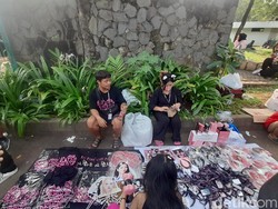 Cerita Penjual Aksesori BLACKPINK di GBK: Dagangan Diborong Fans Asal Taiwan