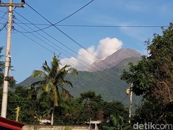 Desa Tlogolele Boyolali Diguyur Abu Vulkanik Merapi Pagi Ini