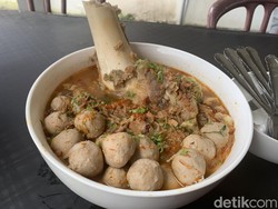 Cicipi Bakso Tunjang Batubara dengan Toping Sumsum yang Bikin Ngiler
