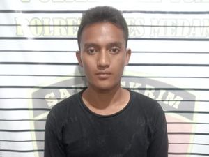 Polisi Tangkap Preman Minta Uang Pembinaan ke Pengaspal Jalan di Medan Polisi Tangkap Preman Minta Uang Pembinaan ke Pengaspal Jalan di Medan