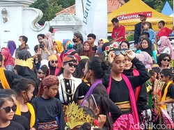 Tampilan Berbeda Tarian Sintren Saat Milad Keraton Kacirebonan