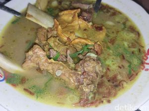 Mencicipi Sop Kikil-Konro Viral di Lorong Makassar, 3 Jam Buka Sudah Habis Mencicipi Sop Kikil-Konro Viral di Lorong Makassar, 3 Jam Buka Sudah Habis