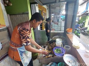 Laris Manis! Warung Sop Kikil Lorong Makassar Bisa Raup Rp 150 Juta/Bulan Laris Manis! Warung Sop Kikil Lorong Makassar Bisa Raup Rp 150 Juta/Bulan