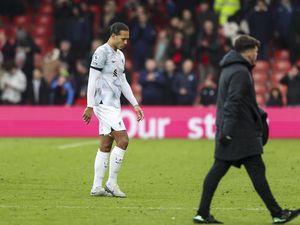 Mungkin Van Dijk Lelah Mungkin Van Dijk Lelah