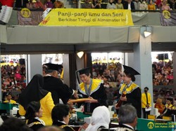 Dua Wisudawan UI Raih IPK Summa Cum Laude 3,99, Begini Prestasinya