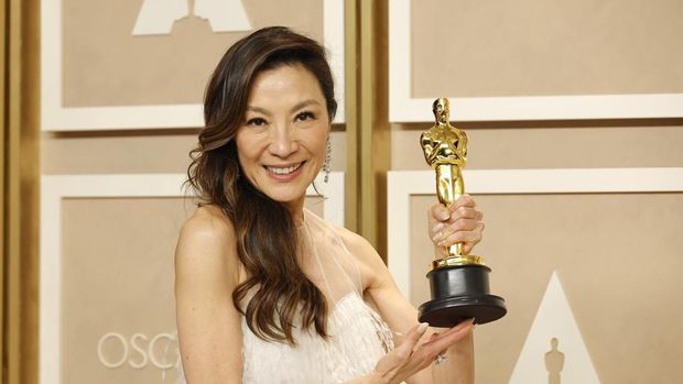 HOLLYWOOD, CALIFORNIA - MARCH 12: Michelle Yeoh, winner of the Best Actress in a Leading Role award for 