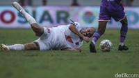 Tercatat, sembilan kartu kuning keluar, masing-masing enam bagi Persita dan tiga bagi PSM. Satu kartu merah juga muncul bagi tim tamu.