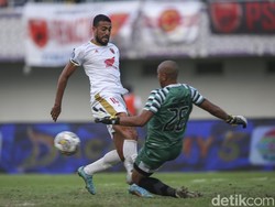 Meski ada beberapa peluang dari kedua tim, tak ada skor tercipta.