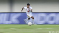 Di Klasemen Liga 1 sementara, PSM Makassar sudah kumpulkan 66 poin dari 30 laga. Unggul 13 poin dari Persib Bandung di tempat kedua, tapi baru main 28 laga. Persib turut ditahan imbang Persebaya 2-2 hari ini sehingga gagal rapatkan jarak.