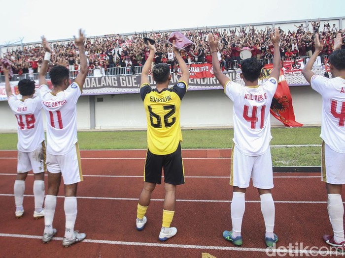 Persita Tangerang vs PSM Makassar berjalan sengit dalam lanjutan Liga 1 2022. Diwarnai kartu merah, laga tuntas tanpa gol.
