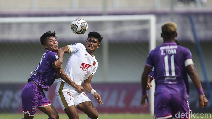Persita Tangerang vs PSM Makassar berjalan sengit dalam lanjutan Liga 1 2022. Diwarnai kartu merah, laga tuntas tanpa gol.