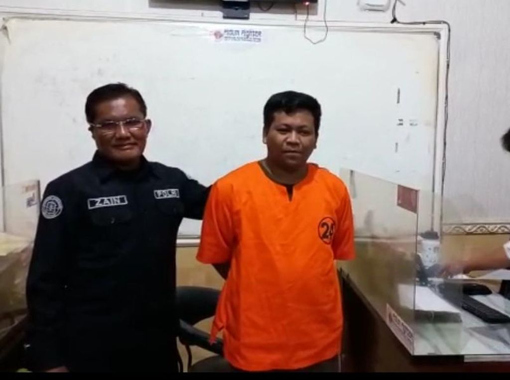 Pelempar Bondet di Probolinggo Diringkus, Motifnya Cinta Tak Berbalas Pelempar Bondet di Probolinggo Diringkus, Motifnya Cinta Tak Berbalas