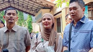 7 Senyum dalam Kesedihan Aldila Jelita di Sidang Cerai