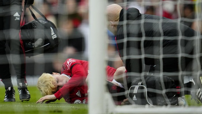 Manchester Uniteds Alejandro Garnacho receives medical attention during the English Premier League soccer match between Manchester United and Southampton at Old Trafford stadium in Manchester, England, Sunday, March 12, 2023. (AP Photo/Jon Super)