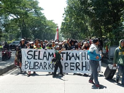 Momen Perhutani Didemo Pencinta Alam soal Kasus Ranca Upas