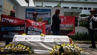 Bawa Keranda Mayat, Peternak Ayam Geruduk Komnas HAM