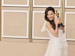 Foto: 12 Artis Ini Pantas Raih Piala Oscars 2023 untuk Berbusana Terbaik Foto: 12 Artis Ini Pantas Raih Piala Oscars 2023 untuk Berbusana Terbaik
