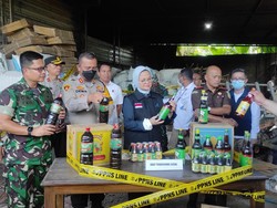Pabrik Jamu Ilegal Dioplos Bahan Kimia di Banyuwangi Digerebek