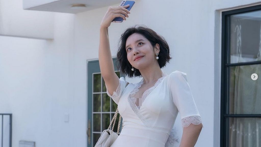 7 Foto Cha Joo Young, Pemain The Glory 2 Tampil Buka Baju dan Ekspos Dada 7 Foto Cha Joo Young, Pemain The Glory 2 Tampil Buka Baju dan Ekspos Dada