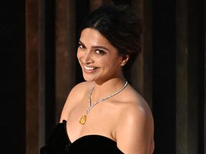 Deepika Padukone Dihajar Kontroversi Terus Tapi Tetap Bisa Eksis Deepika Padukone Dihajar Kontroversi Terus Tapi Tetap Bisa Eksis