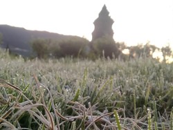 Embun Es di Dieng Pagi Ini yang Pertama Tahun 2023
