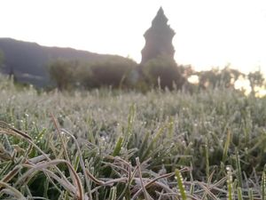 Dieng Kembali Diselimuti Es Pagi Ini Dieng Kembali Diselimuti Es Pagi Ini