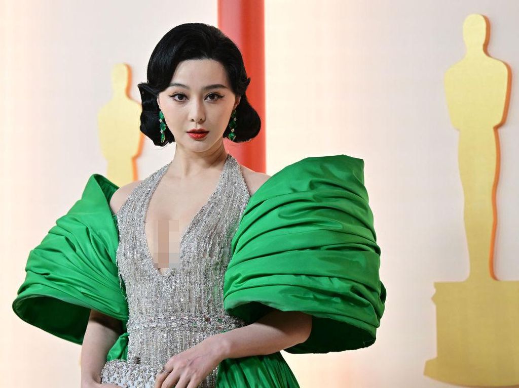 7 Gaya FanBingbing Perdana di Oscars 2023 Setelah 10 Tahun, Pakai Gaun Megah