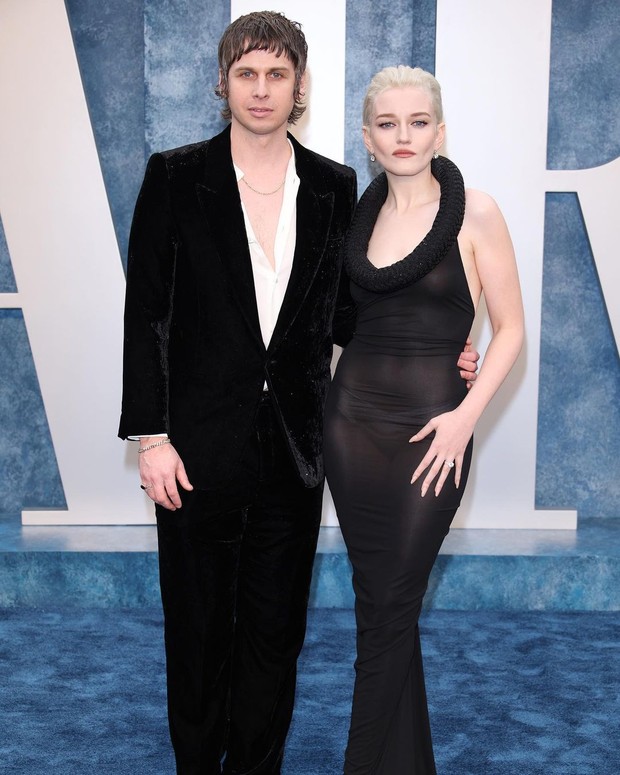 Julia Garner & Mark Foster/