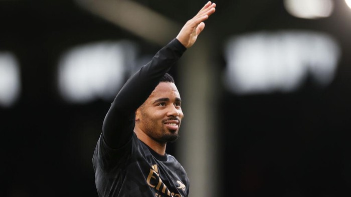 LONDON, ENGLAND - MARCH 12: Gabriel Jesus of Arsenal celebrates victory in front of their fans after the Premier League match between Fulham FC and Arsenal FC at Craven Cottage on March 12, 2023 in London, England. (Photo by Ryan Pierse/Getty Images)