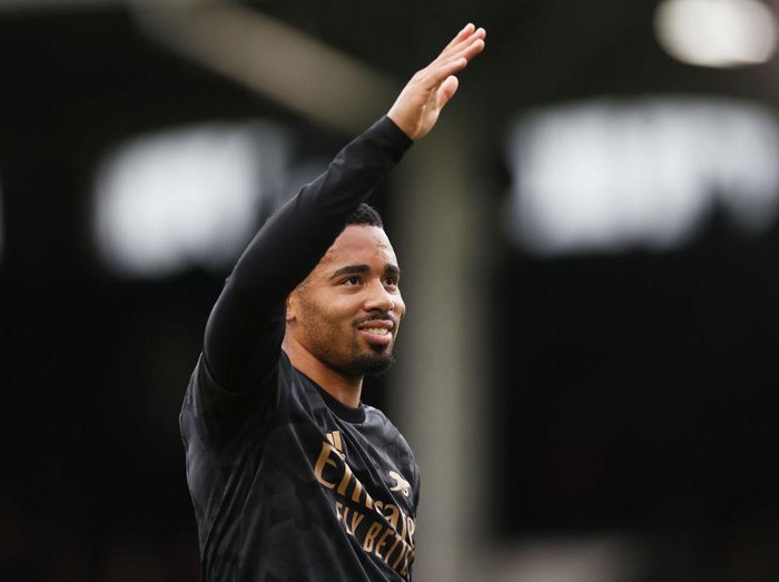 LONDON, ENGLAND - MARCH 12: Gabriel Jesus of Arsenal celebrates victory in front of their fans after the Premier League match between Fulham FC and Arsenal FC at Craven Cottage on March 12, 2023 in London, England. (Photo by Ryan Pierse/Getty Images)