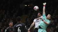 Kemenangan ini membawa Arsenal kembali memimpin lima poin atas Manchester City di puncak klasemen Liga Inggris. AP/Ian Walton.