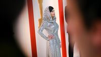 Foto: Malala Yousafzai Eksis di Oscars 2023, Gaun Berkerudung Jadi Andalan
