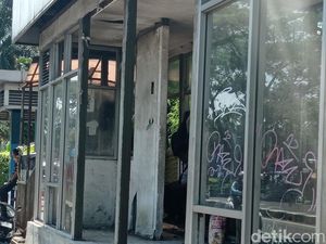 Duh! Halte Bus di Soekarno-Hatta Bandung Rusak dan Kumuh