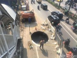 Warga Berharap Perbaikan Lubang Besar Jl Daan Mogot Cepat Selesai