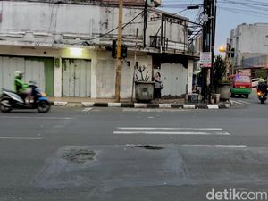 Keluhan soal Jalan Astanaanyar Bandung yang Tak Kunjung Mulus
