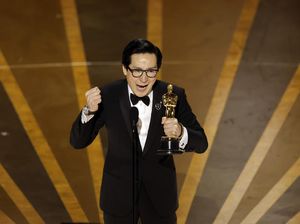 Tangis Ke Huy Quan Menang Best Supporting Actor Oscar Tangis Ke Huy Quan Menang Best Supporting Actor Oscar