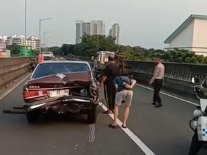Kecelakaan Beruntun di JLNT Antasari, Lalin Arah Fatmawati Macet Sore Ini Kecelakaan Beruntun di JLNT Antasari, Lalin Arah Fatmawati Macet Sore Ini