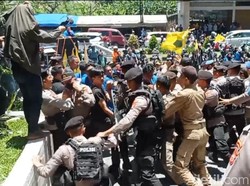 Ricuh Warnai Demo Mahasiswa di Tasikmalaya