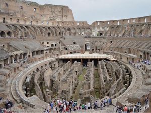 Berpakain Seksi Bikin Turis Wanita Ini Dilarang Masuk Tempat Wisata di Roma