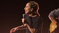 Penampilan Lady Gaga di Oscar 2023: Kaos dan Jeans Sobek