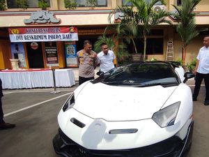 Pengelola Bengkel Repair Lamborghini Pelat DOMOGATSKY Diperiksa Polisi Pengelola Bengkel Repair Lamborghini Pelat DOMOGATSKY Diperiksa Polisi