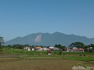 Luas Longsoran Dinding Kawah Gunung Galunggung Capai 7 Hektare Luas Longsoran Dinding Kawah Gunung Galunggung Capai 7 Hektare