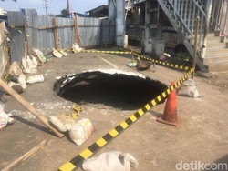 Dinas SDA: Lubang Besar Jl Daan Mogot Disebabkan Pemasangan Pipa Air