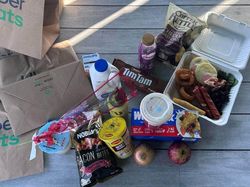 Misterius! Bukan Hanya Makanan, Pelanggan Ini Terima Kiriman Barang Aneh