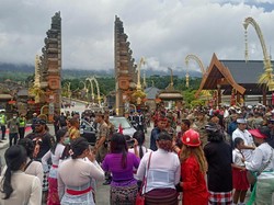 Bali Sepekan: Peresmian Besakih-Tersendatnya Proyek Tol Gilimanuk-Mengwi