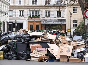 Penampakan Sampah di Kota Paris Gegara Petugas Mogok Kerja